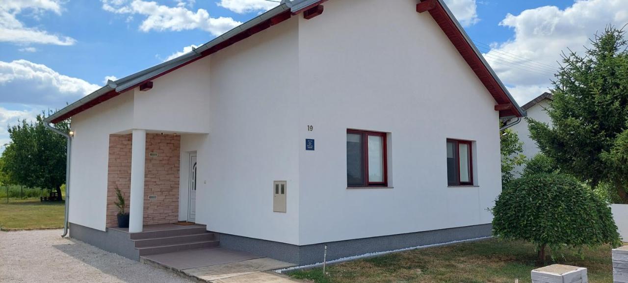 Kuca Za Odmor Domus Alba Vila Branjin Vrh Exterior foto
